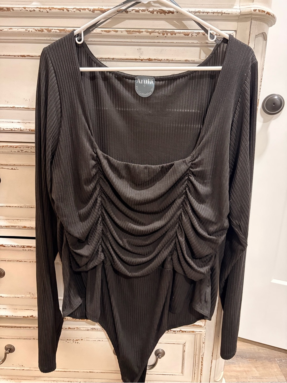 ARULA Black Ruched Scoop-Neck Long Sleeve Bodysuit